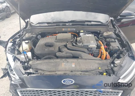 2020 Ford Fusion Plug-In Hybrid Titanium z USA, uszkodzony, nr VIN 3FA6P0SU3LR247254